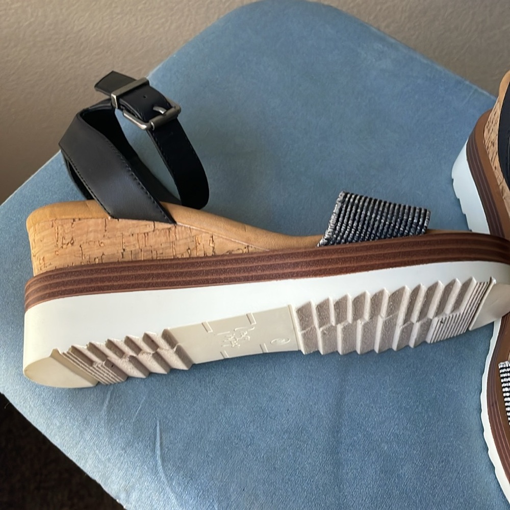 Crown Vintage Sandal - Picture 4 of 5